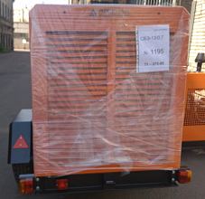Винтовой компрессор ЗИФ СВЭ 13/0,7 в кожухе на шасси — фото 6